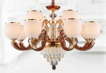 Mang đến sự kiêu sa cho phòng khách bằng mẫu đèn chùm Châu Âu cao cấp