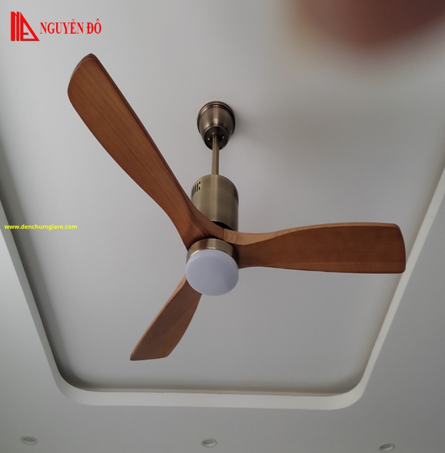 Quạt trần cánh gỗ có đèn QViFa - 01 công suất 40W, động cơ DC, đèn led 3 chế độ ánh sáng, điều khiển từ xa bằng Remote 