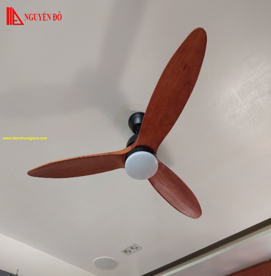 Quạt trần cánh gỗ có đèn QViFa – 15 công suất 40W, động cơ DC, đèn led 3 chế độ ánh sáng, điều khiển từ xa bằng Remote